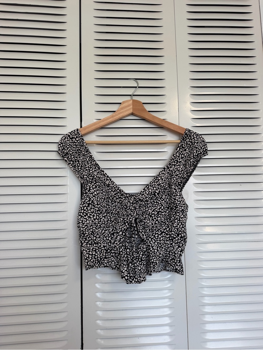 Leopard Print Ruched Keyhole Crop Top Black & White Large